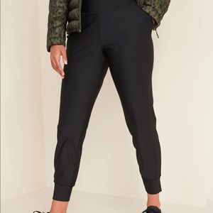 High-Waisted 7/8-Length Joggers Medium